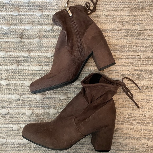Shoes - Brand new brown booties